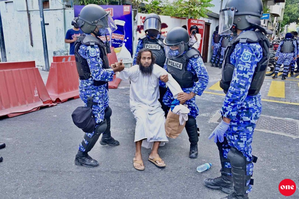Idhikolhu muzaaharaage therein mihaathanah 28 meehaku fuluhunge belumuge dhashah