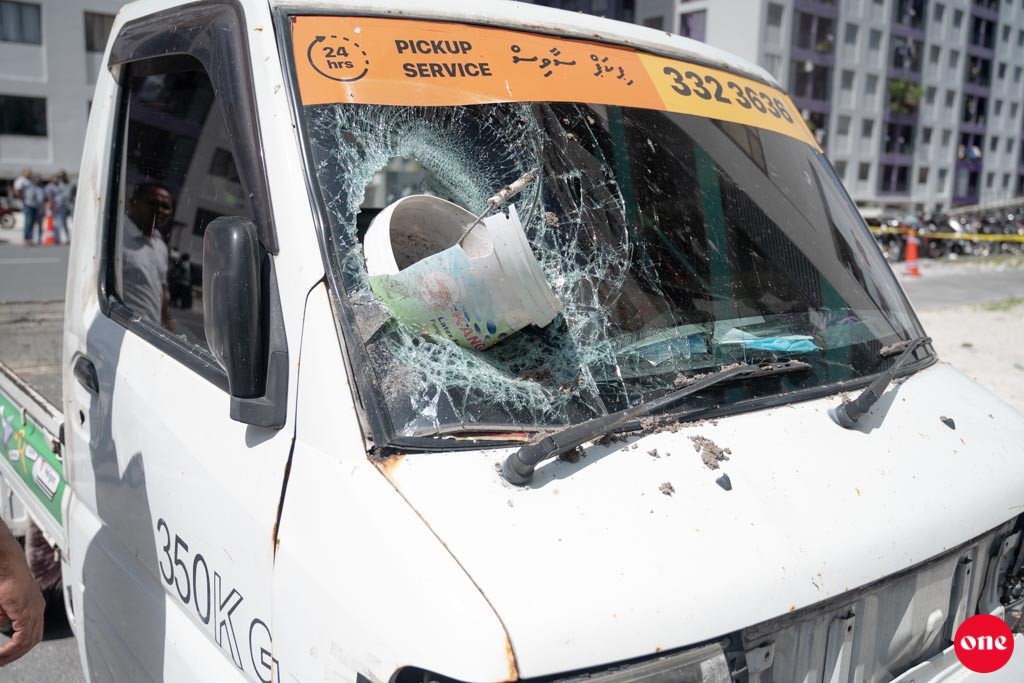 One Photo: Hiyaa flat akun beyrah ukaali ehchehin vehicle thakah bodethi gellunthakeh