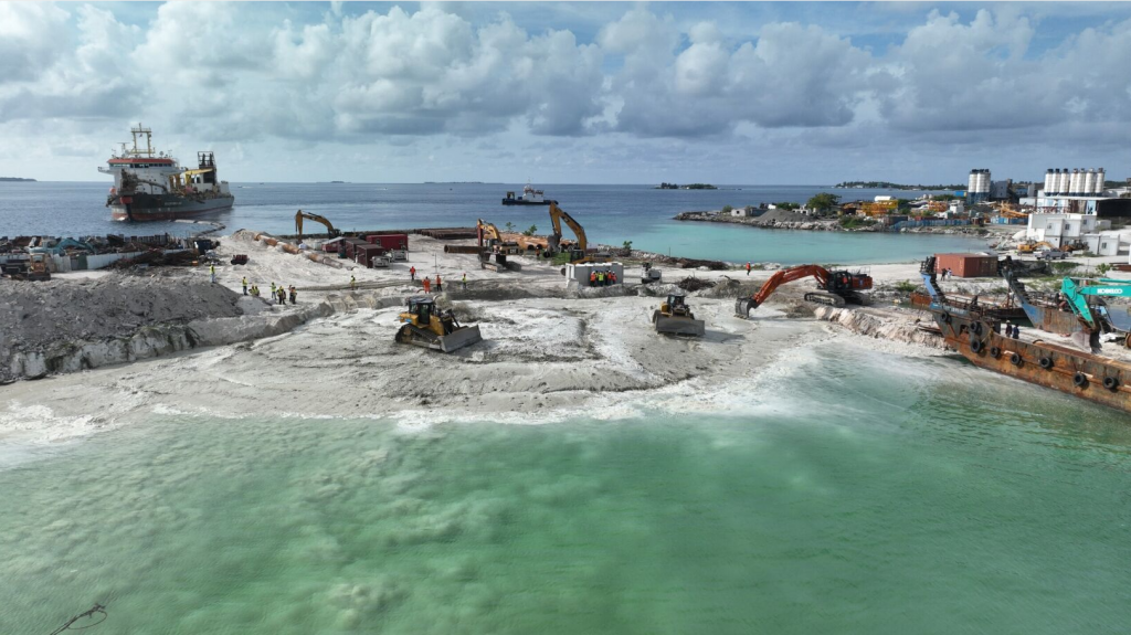 Hulhumale phase 3 ge furathama bai hikkai ninman adhi 2 dhuvas nagaane: Urbanco