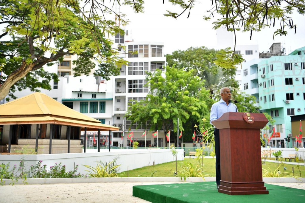 Kalhuvakaru miskithah sarukaarun hamajassaidhin bimakee e miskithuge dhaaimee vazanah vaane kamah unmeedhu kuran: Raees
