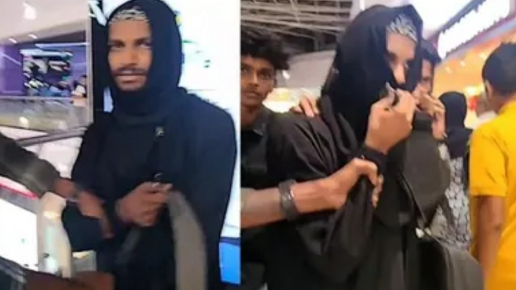 Moonuburugaa alhaigen Cochin ge shopping mall ehge anhenunge faahaanaa akah vadhe camera harukuri firihenaku hayyaru koffi