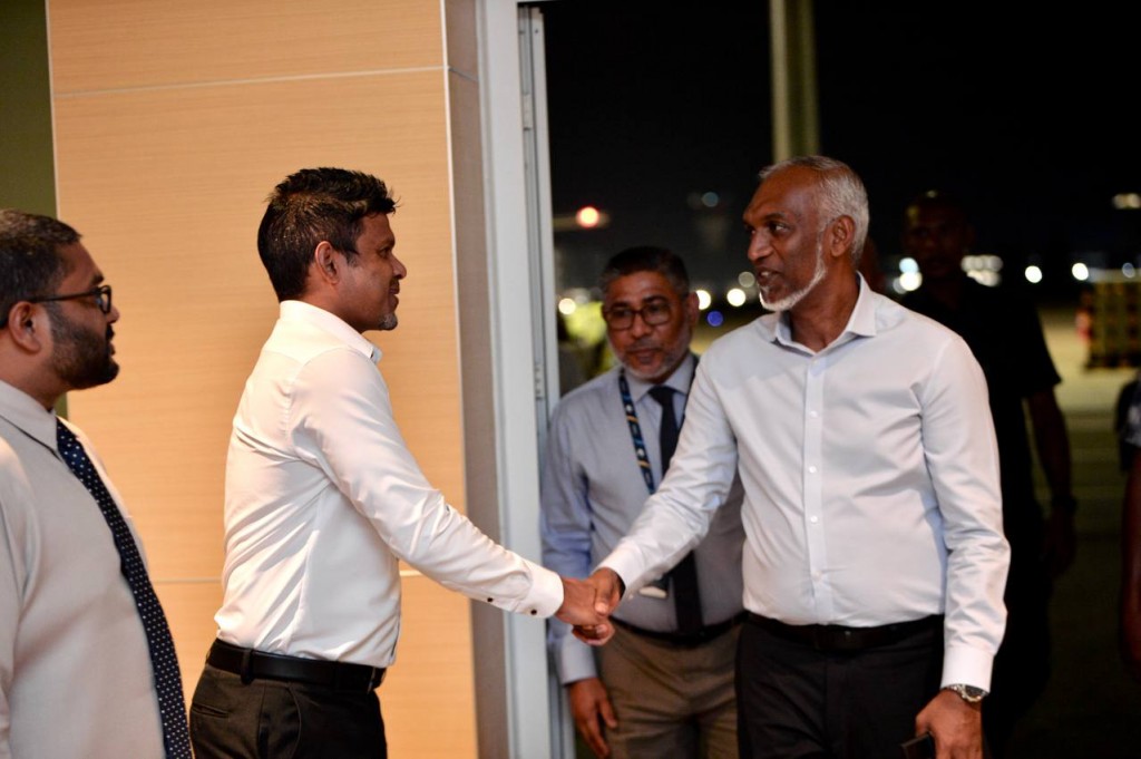Raees Muizzu, dhekunuge rahthakah kurevvi dhathurufulhu ninmavailavvaifi
