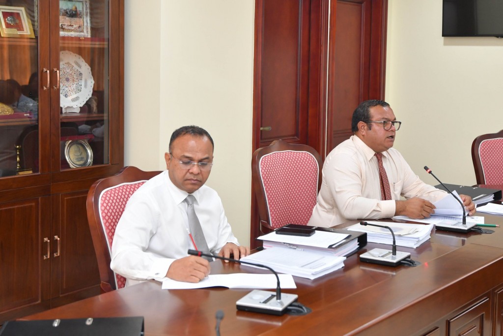 241 committee akee dhemigendhaa committee eh kamah ninmai, mugariraai naibu mugarriru badhaleh nukuri