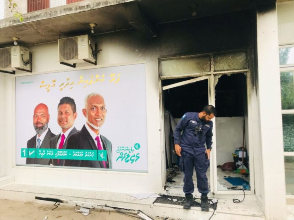 Campaign offihugai roakolli meehaa hayyaru kuree filan Raajjeyn beyrah dhaan airport gai huhtaa: Fuluhun