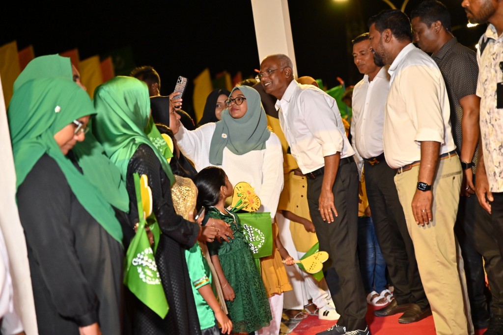Ekaniverikan filuvaidhin 'tharahgee ge baanee' ah Makunudhoo ge haas shukuru!