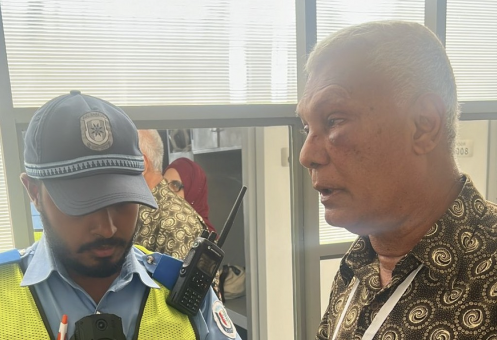 Member Shareef ah hamalaa dhin massalaigai ithuru 3 meehaku hayyaru koffi