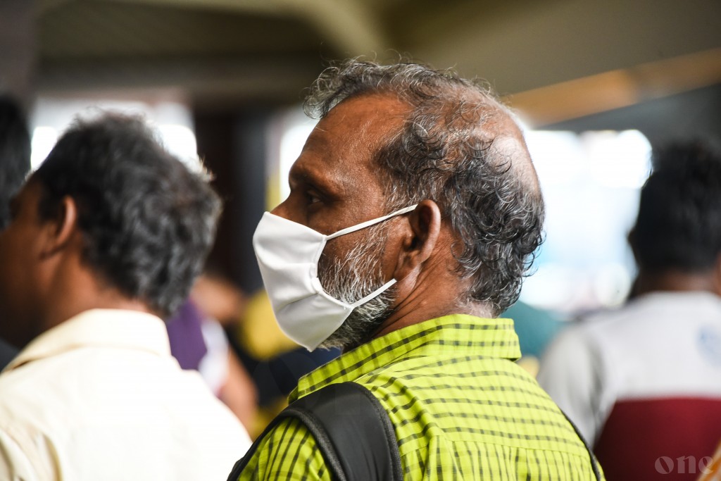 WHO advises to wear masks in public areas