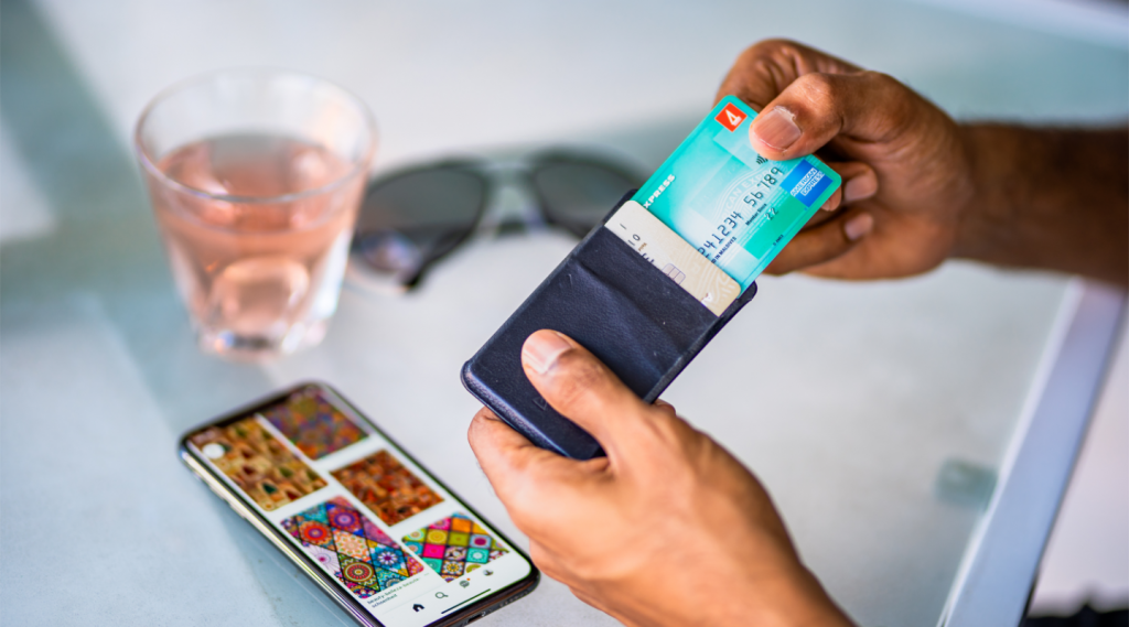 Debit card in kendey adhadhu 1,000 dollarah mathikoffi