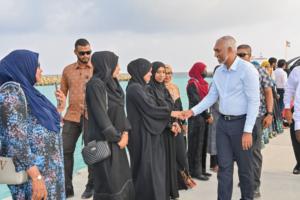 Raees HDH. Atholhuge 13 rashakah furaa vadaigenfi