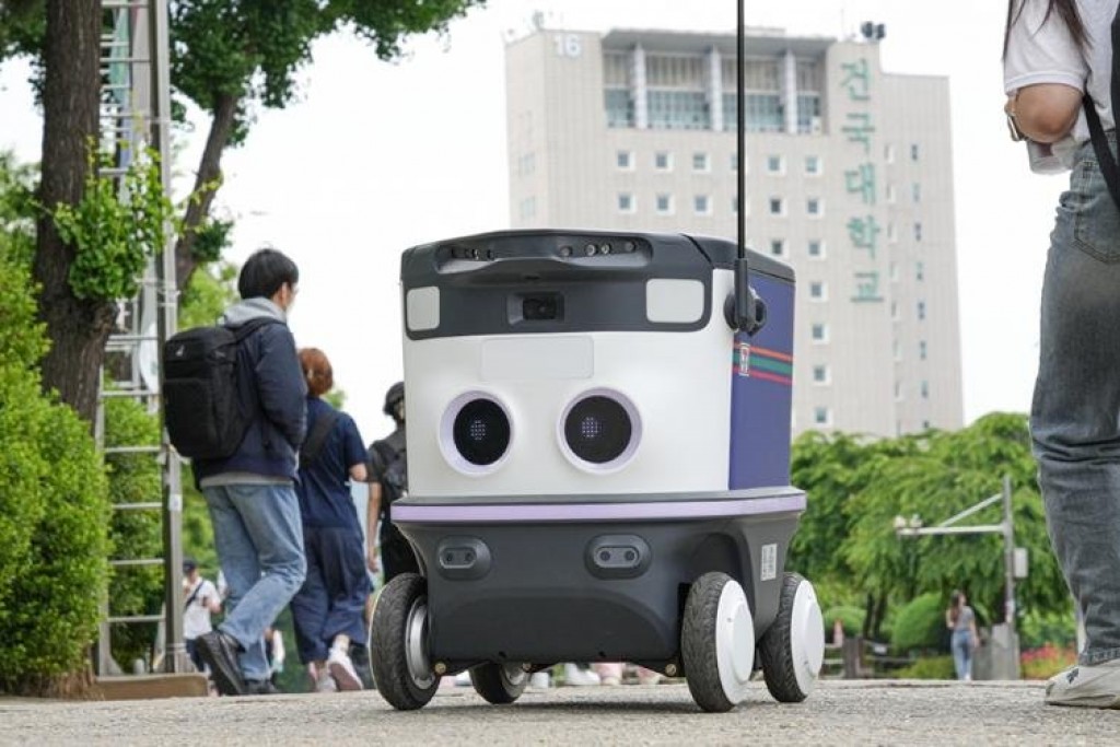 7-Eleven in Delivery robot eh test kohffi