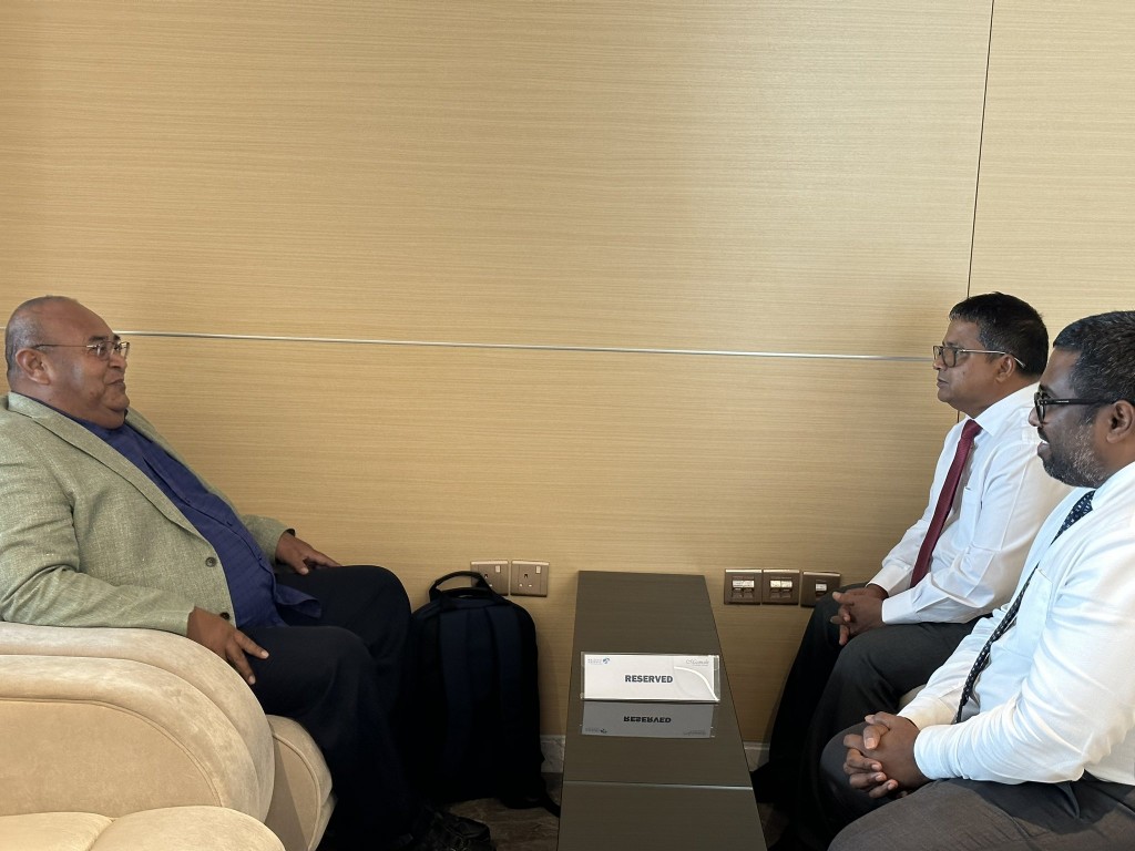 Raajjeygai masverikan kuraa goiy bellevumah Kiribati ge Fisheries Minster ge ziyaaratheh
