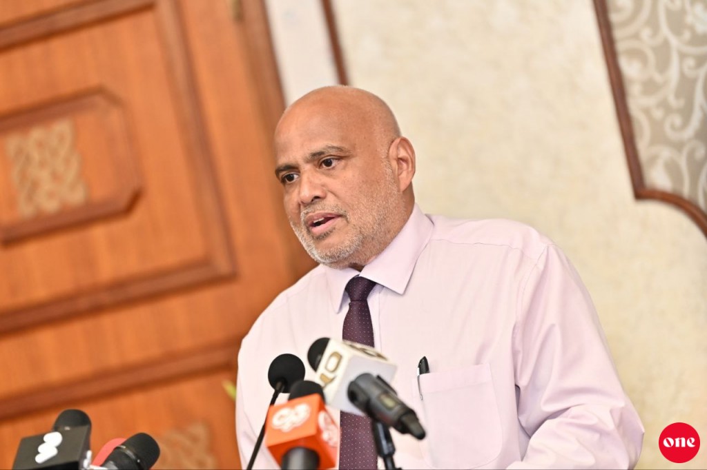 Kuree sarukaaruge flat list ah ithuthiraameh nukuraanan, review kuraanan: Minister