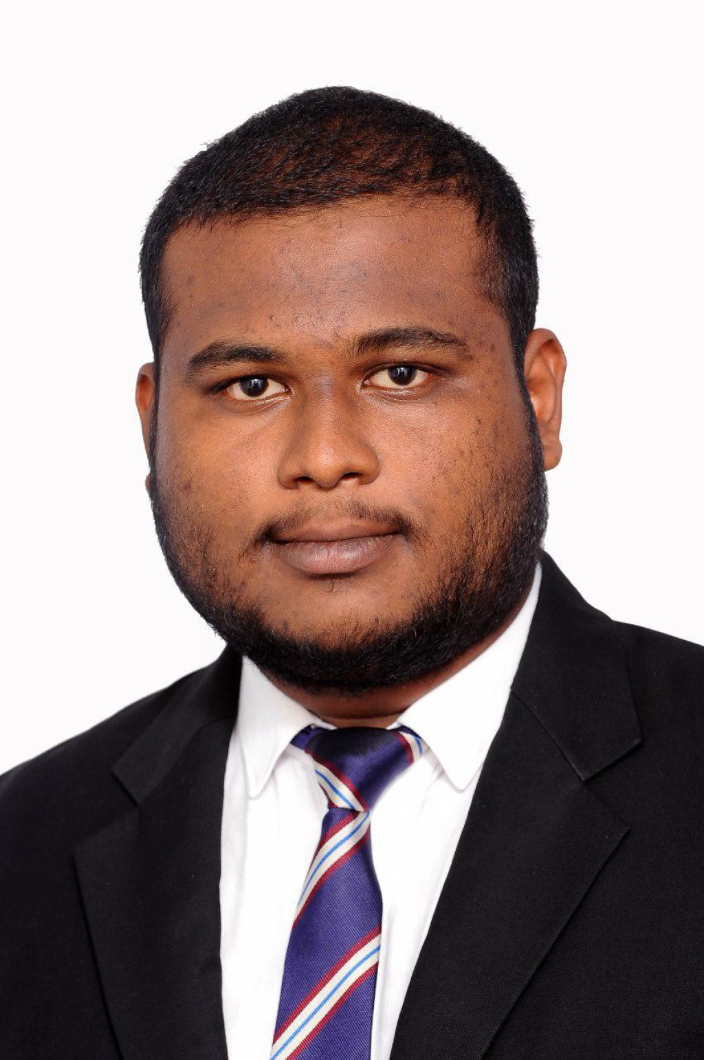Finance ge Deputy minister magaamun Firzul isthiufaa dhevvaifi