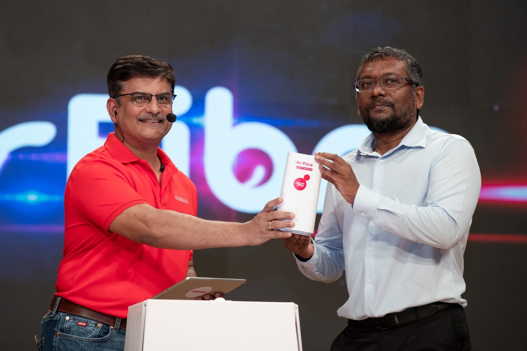 Samsung galaxy S21 plus adhi S21 ultra ah Ooredoo ge 5G mihaaru libeyne