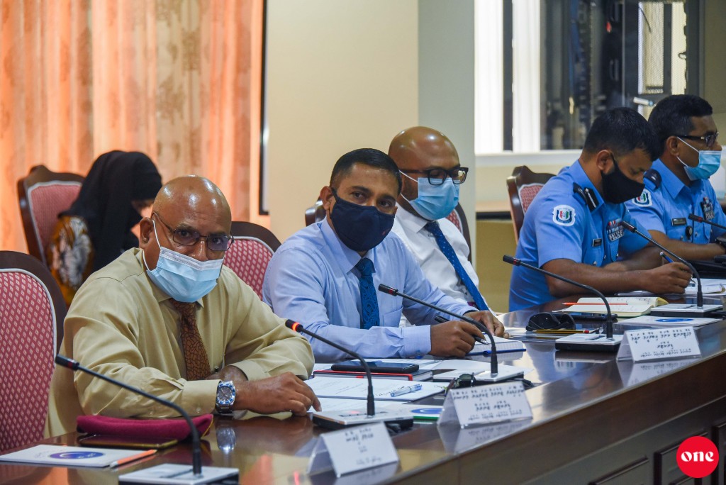 Maaraa maaree thakaai, feyrumuge massalathah ginavamundhaathee, kamaabehey muassasaathah haazirukuri Committee sirru koffi