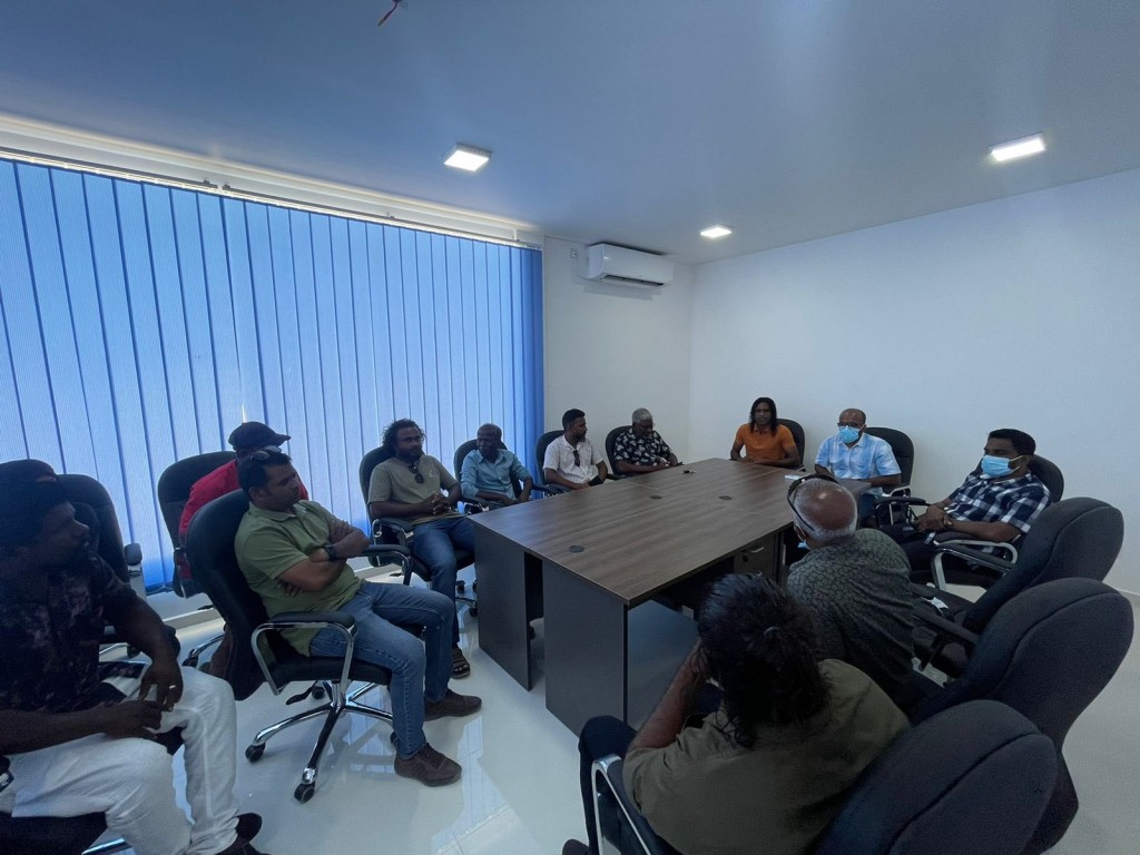 Nilandhoo Fenaka office gai Fayyaz ge campaign bahdhaluvumeh beyvvi kamah bunaa massala hushahalhaifi