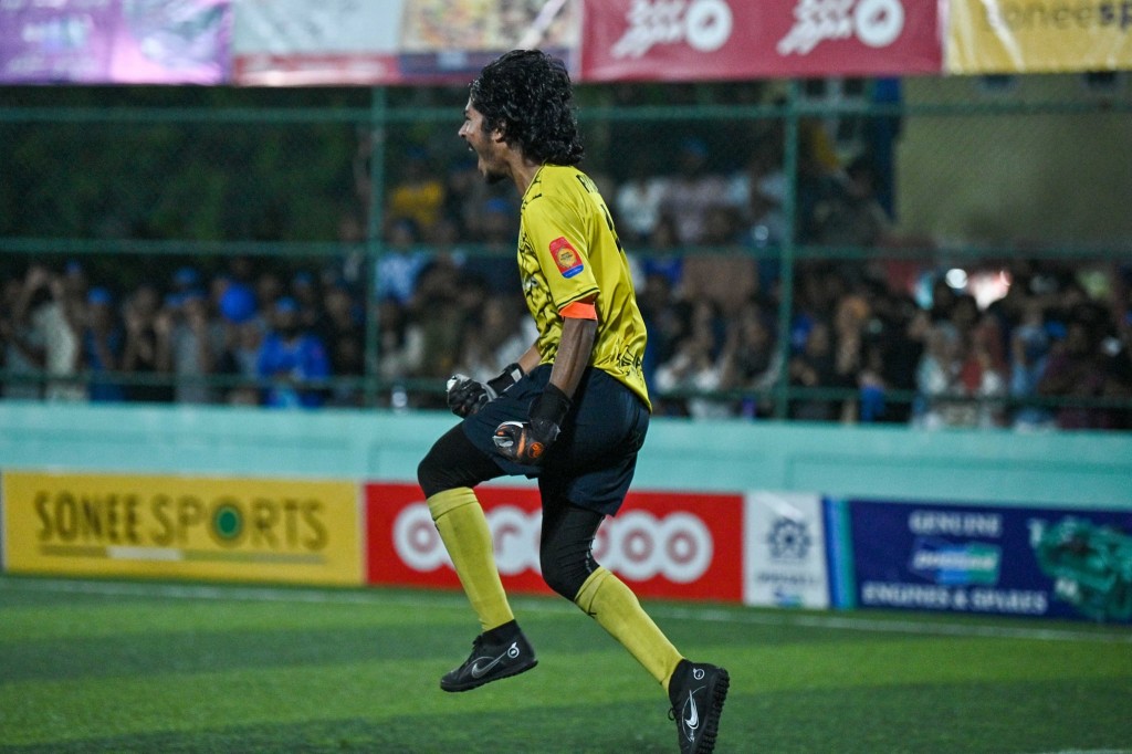 Faitte ge ummeedhu huvafenee thattah, eynaage hurihaa hakathaeh Gaafaru rayyithunnahttakai