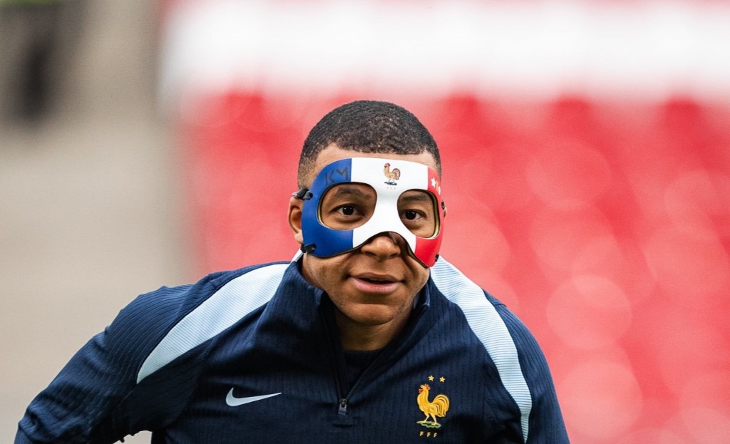 Mbappe mask gai furathama fenilun, kamudheytha?