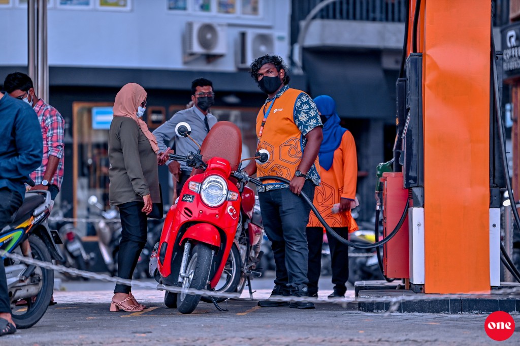 STO in theluge agu heyo kohfi, diesel liter eh 14.62 rufiyaa, petrol liter eh 14.33 rufiyaa ah