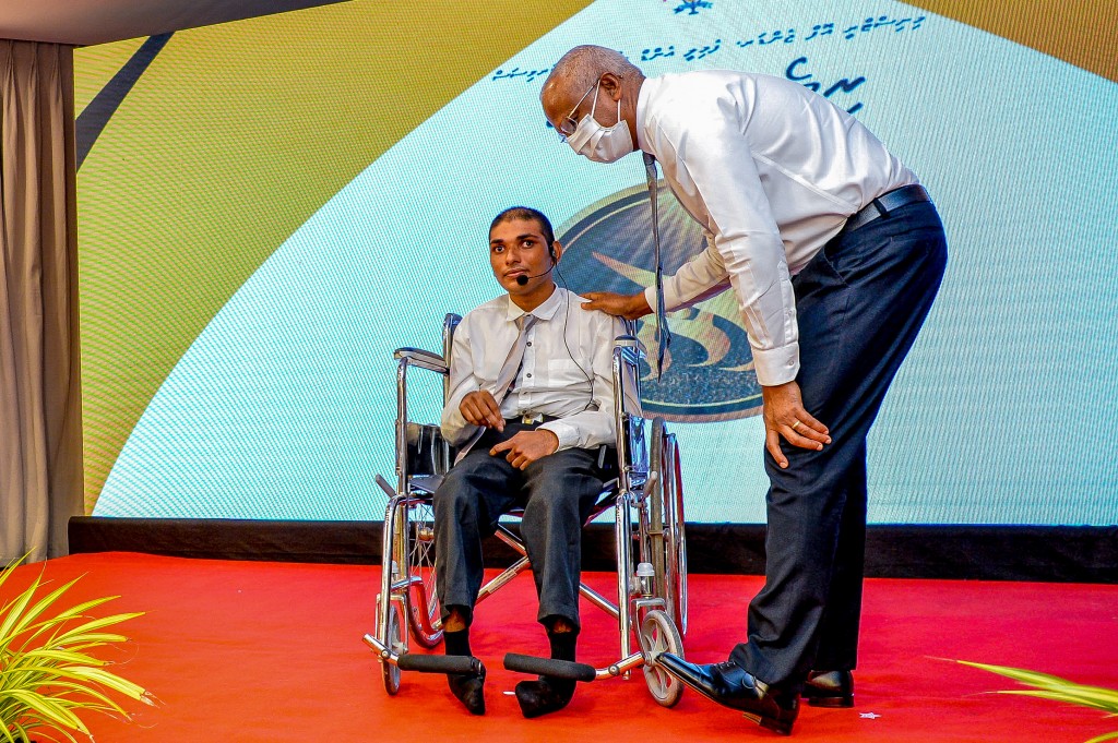 Nukulhedhuntherikan hunna meehunah dhey inaayai bodukoh, ithuru inaayaithakeh tha'aaraf kuran Raees ninmavaifi