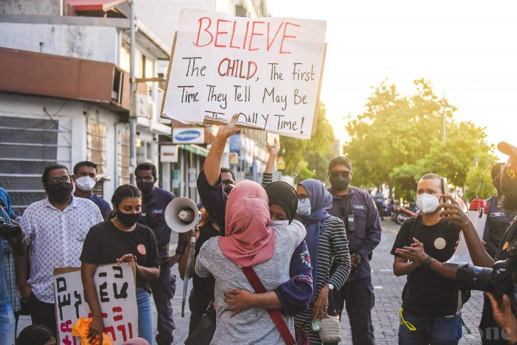 #OnePhoto: Rape aai jinsee aniyaa thakaa dhekolhah kuri muzaaharaa
