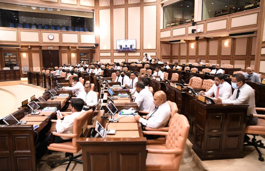 Riffath aai Imarange therein ithurufulhu heddhevee kon beyfulheththoa balna Majlis in faaheh nuvi