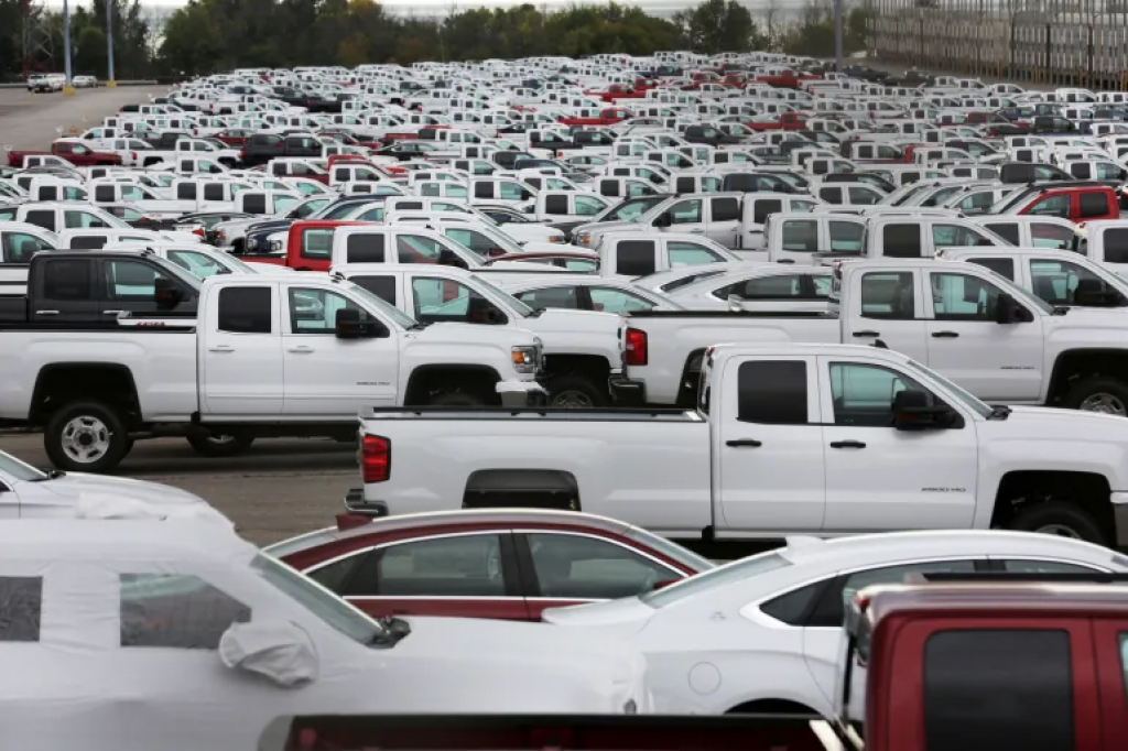 Trump exempts some automakers from Canada, Mexico tariffs for one month