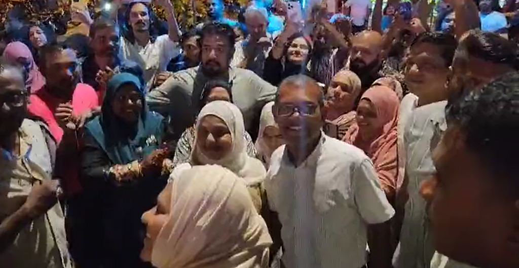 Yameen minivan kuran govaalai Faathun aa eku Nasheed adu ufulaifi