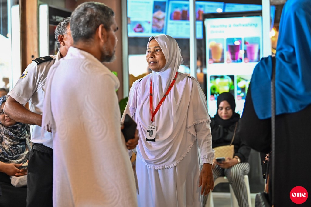 Umra ah meehun gendhiumuge huhdha ah edhen hulhuvaalaifi
