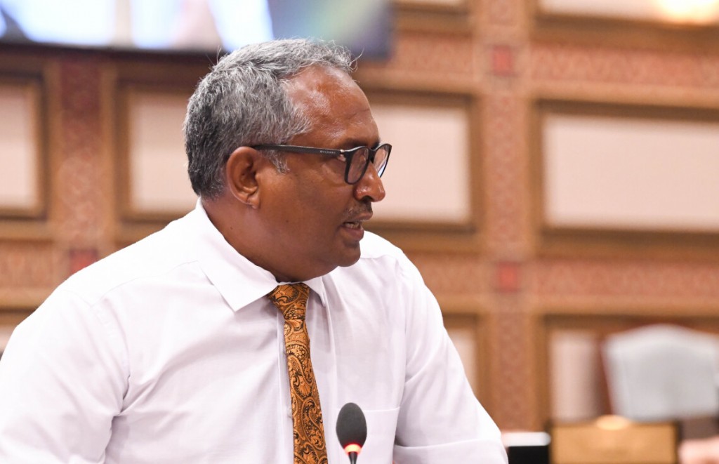 Riyaasee candidate in form hushahalhan onna muddhathu 14 dhuvahah ithuru kuran Majilis ah hushahalhaifi