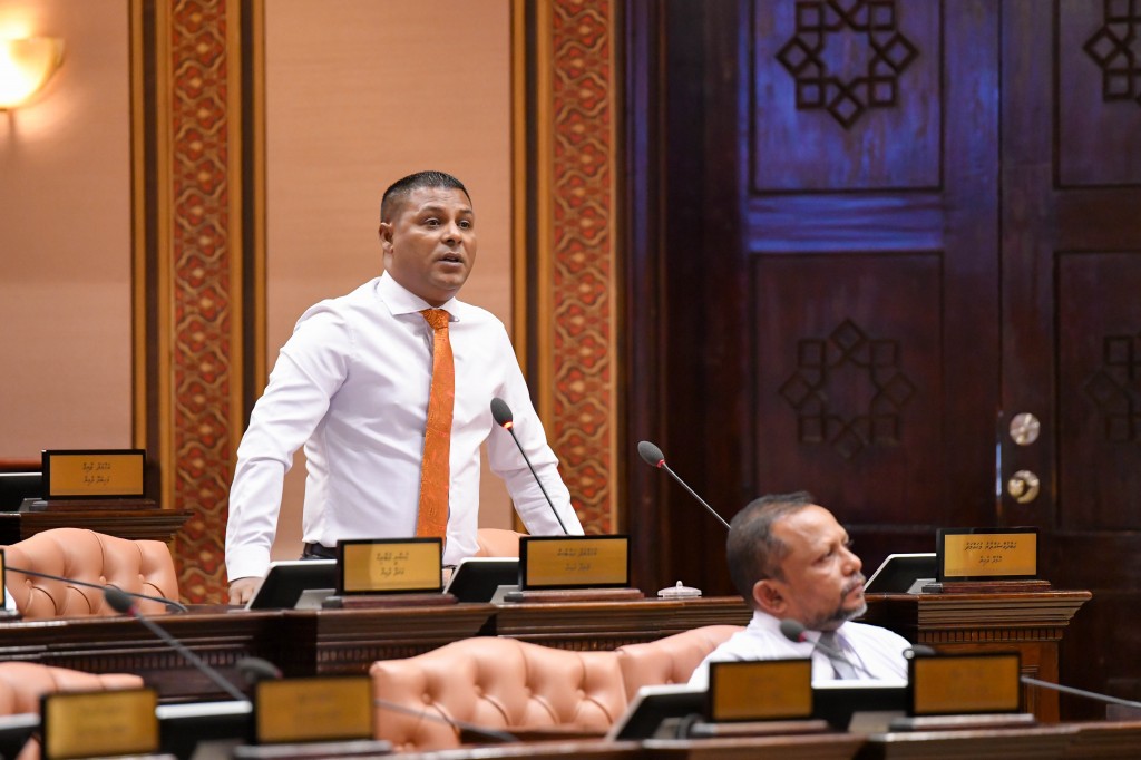 Dhauru ninmaalaafa 18 bureege ge'eh alhaali'iru rayyithun dheloa kaneh noon: Ahbbaas