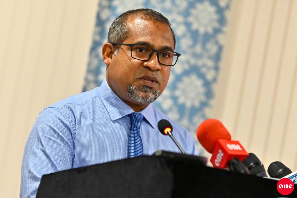 Idhikolhu faraaithakun bainalaguvaamee mujuthamau aa vaahaka dhahkaairu thedhu hadhan jehey: Khaleel