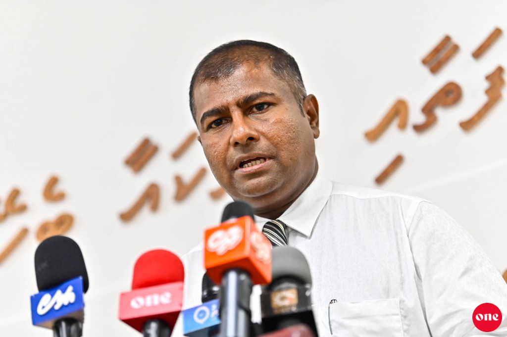 Heritage Minister Naseer ah Majlis in ruhun dheefi