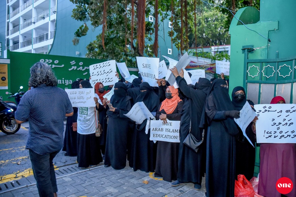 Moonu burugaa elhun manaa kuri massalaigai Arabiyya ge beleniverin Court ah