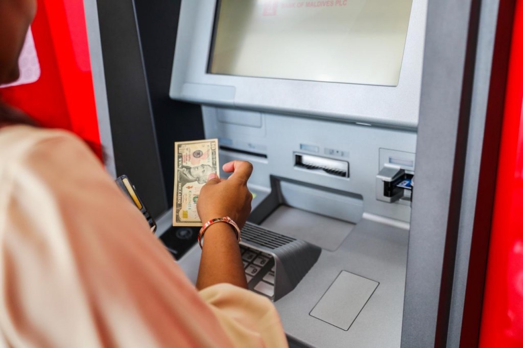 Account in mahaku negey 2,000 dollar ge limit uvaalaifi