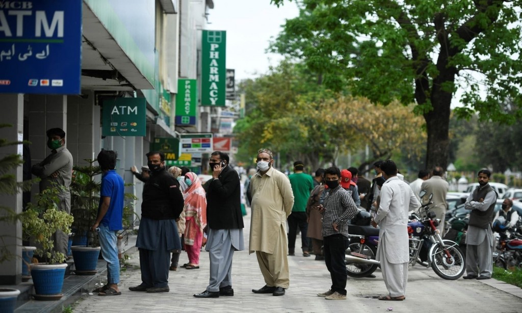 Eid ai iru Karachi ge ATM thakun faisaa husvefai!