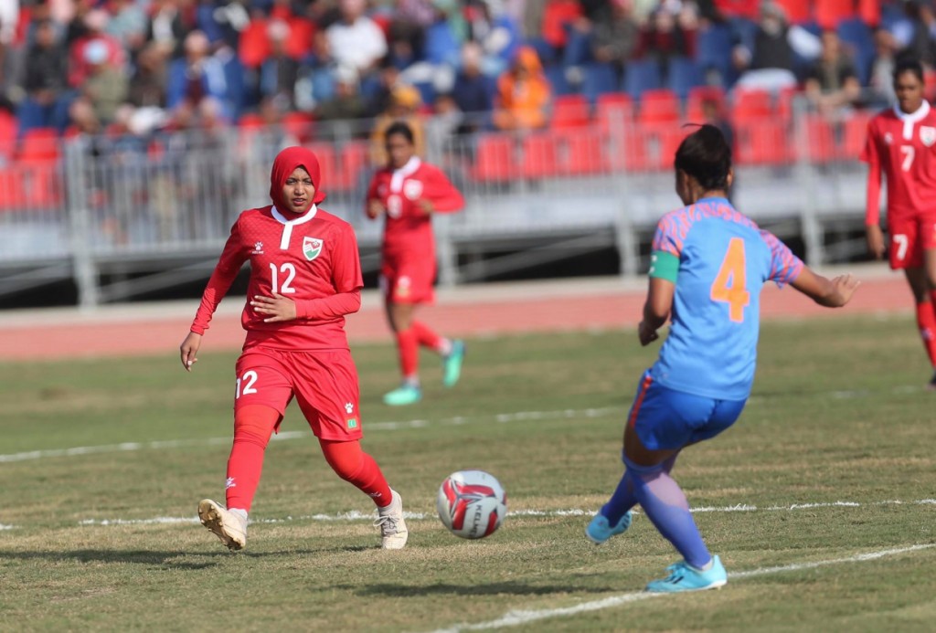 Anhen football ge furathama mubaaraiyy Naifaru gai: dhen baavvaanee Laamu, Fuvahmulaku adhi Khulhudhuhfusheegai