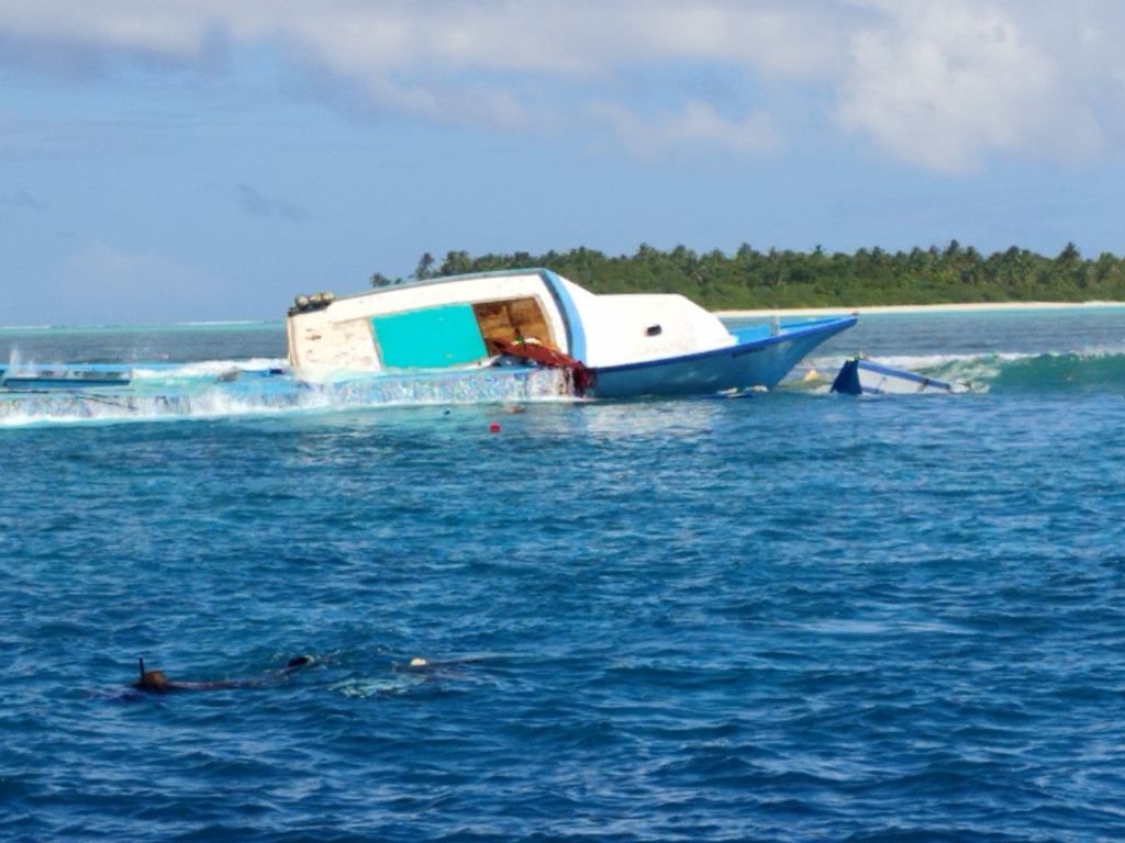 Gaafaru boat suffers massive damages after running aground