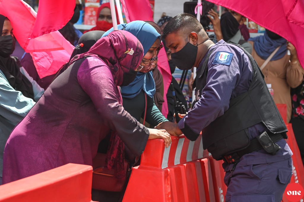 Fuluhunge is officerun  vaki kuranee MDP in badhalu hifumuge gothun: idhikolhu
