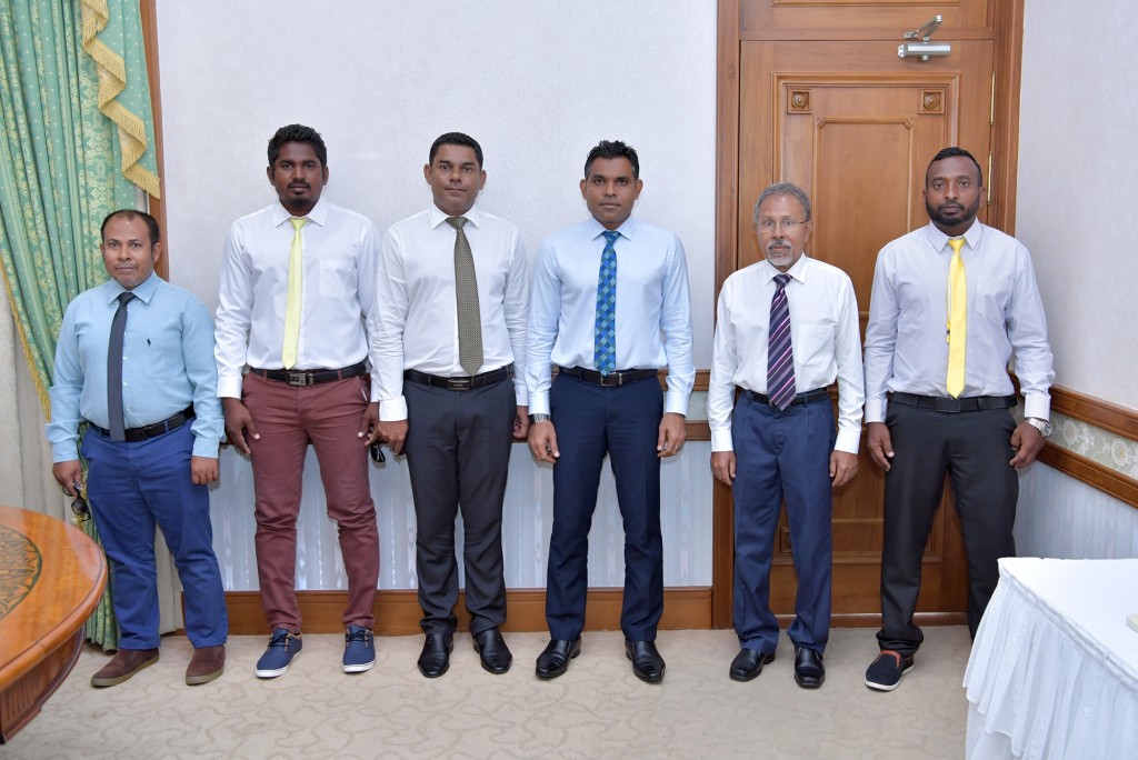 Vice President meets with members of Kandoodhoo Island Council