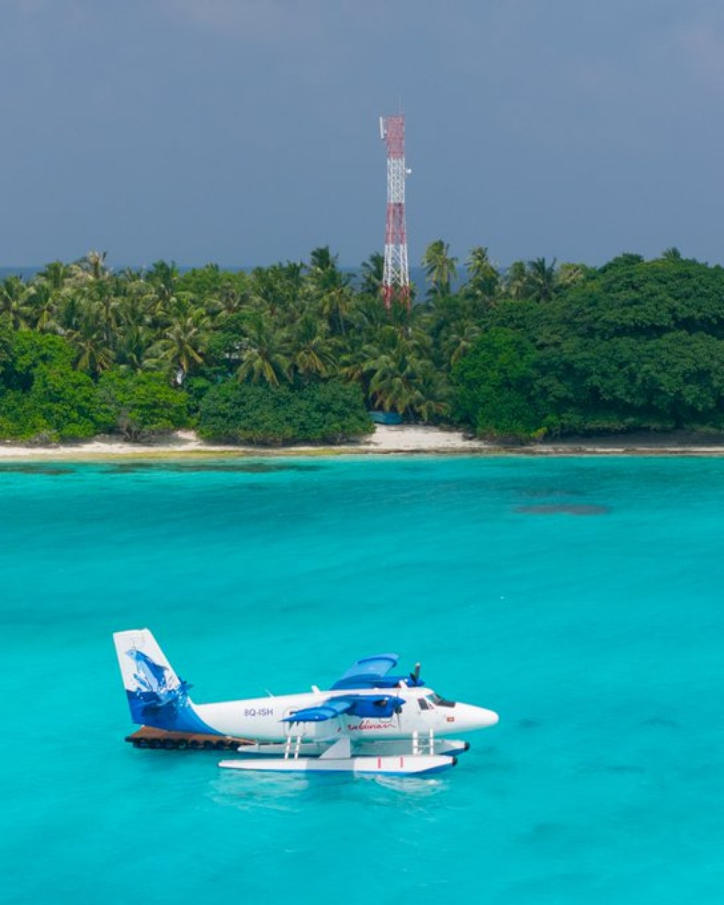 Maldivian in Fulhadhoo ah seaplane dhathruthah fashaifi
