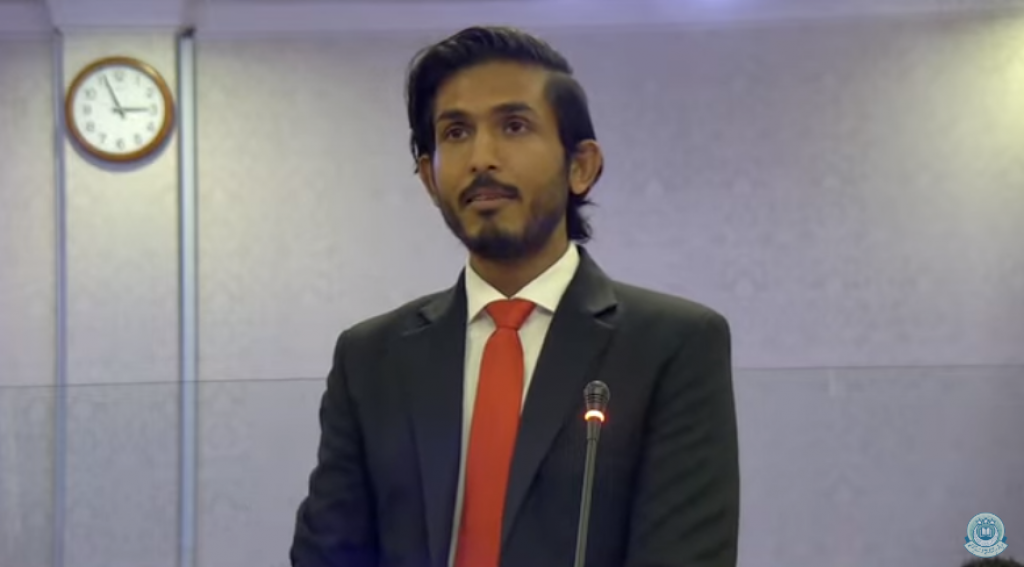 Aarashu hiyaanaaiy: Adeeb aai Ziyathuge hekibas nulaives Yameen ge machchah kuh saabithuvey: Dhaulaiy