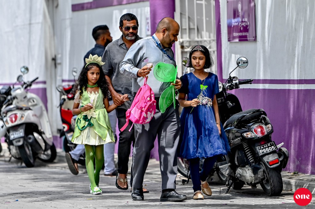 Haiy folhuvai: Bunedheebalaasheve! hiley thauleemakee foiy list heyyeve? TV aai AC ves beleniveriyaa heyyeve?