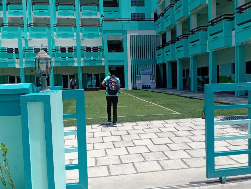 One Finiburu: Roadhamahaa Covidaa eku School thakuge kiyevun