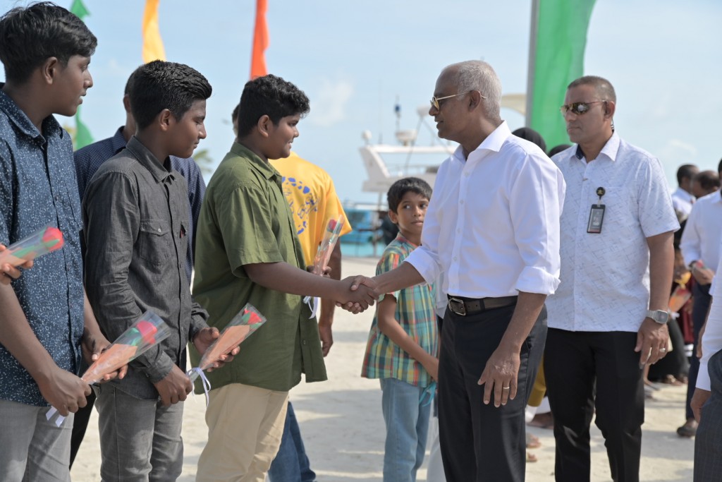 Rakeedhoo School ge kiyevun varah avahah fesheyne, unmeedhakee rashu rayyithun enburi aumuge roohu ufedhun: Raees