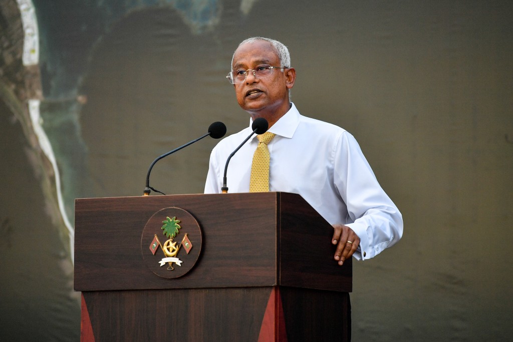 Ingireysin feybi fahun Addu dhiyaee fahathah: Raees
