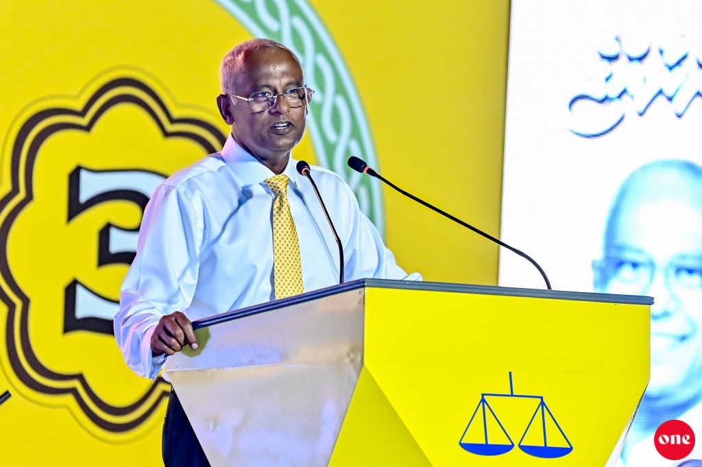 Visnifa neh baeh kankan ebahuri, masakkaiy kuraanee bayakaa baiverivaan: Raees
