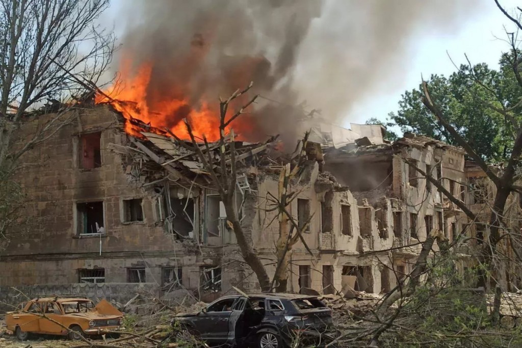 Russian rocket hits Ukraine medical clinic