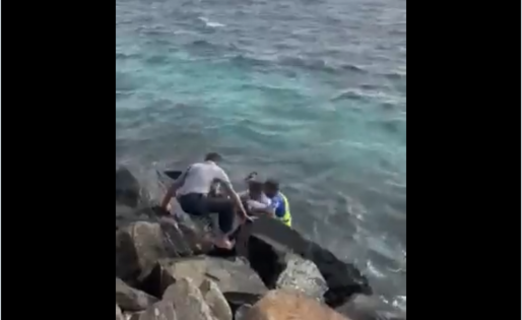Kandumathin oyaa dhiya meehaku fuluhun salaamaiy koffi