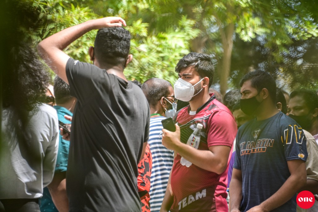 #OnePhoto: Covishield ge dhevana dose feshumaa eku bodu queue eh